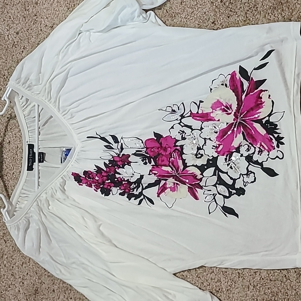 NWT White House Black Market Floral Top Size Small